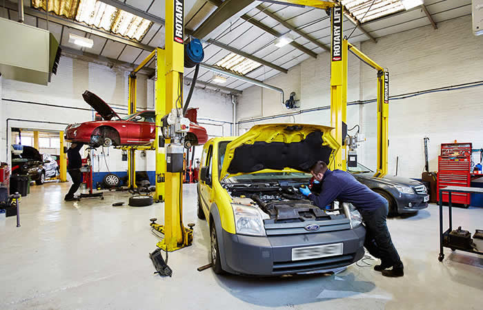 Top-grade workshop with the latest servicing technology and diagnostic equipment
